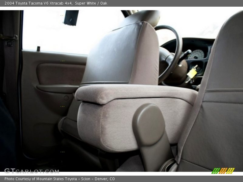 Super White / Oak 2004 Toyota Tacoma V6 Xtracab 4x4