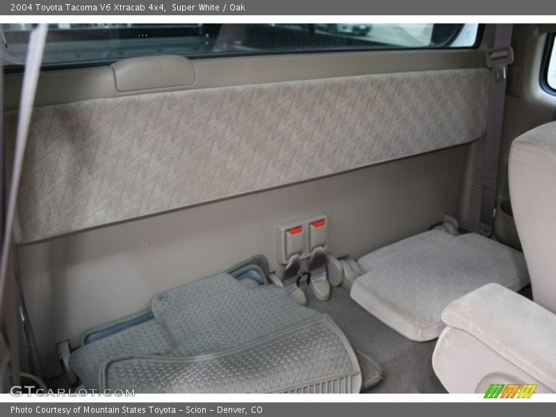 Super White / Oak 2004 Toyota Tacoma V6 Xtracab 4x4