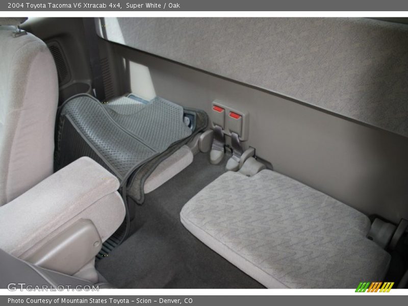 Super White / Oak 2004 Toyota Tacoma V6 Xtracab 4x4