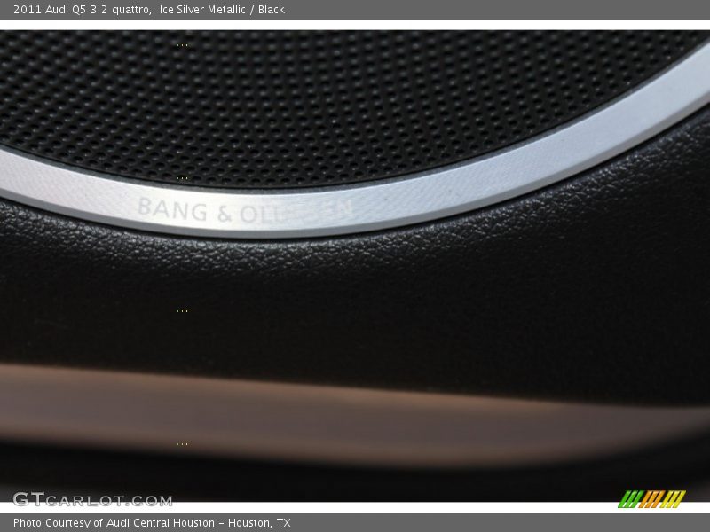 Ice Silver Metallic / Black 2011 Audi Q5 3.2 quattro