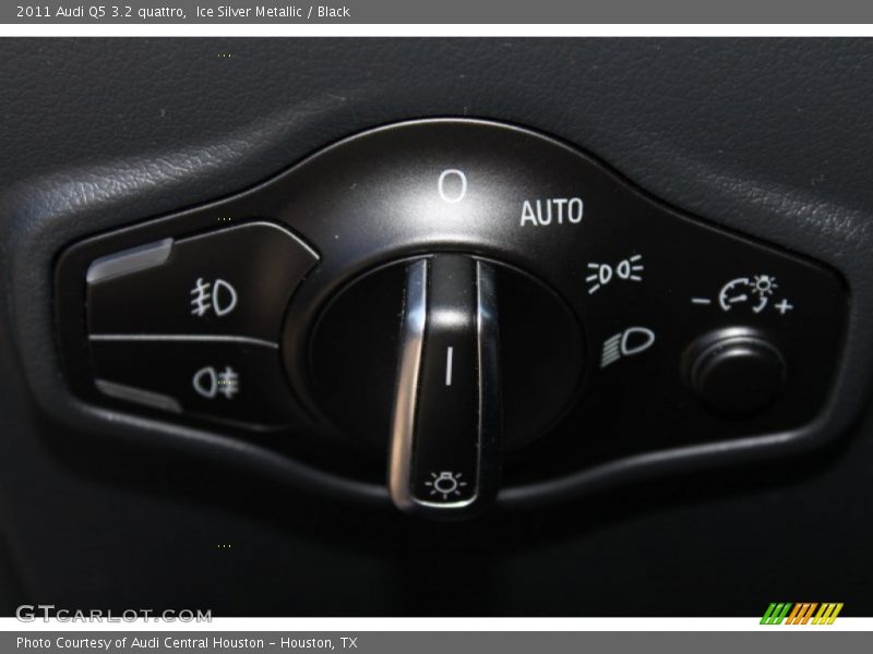 Ice Silver Metallic / Black 2011 Audi Q5 3.2 quattro