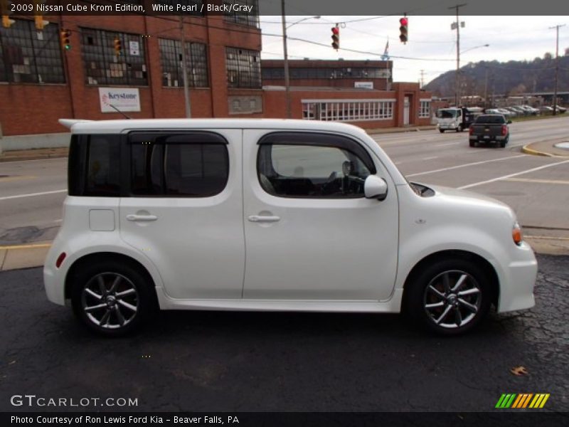 White Pearl / Black/Gray 2009 Nissan Cube Krom Edition