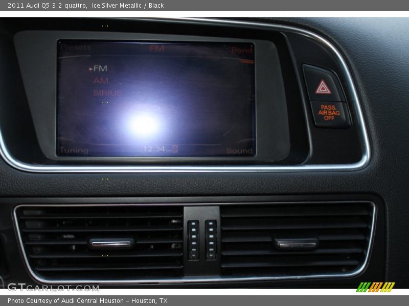 Ice Silver Metallic / Black 2011 Audi Q5 3.2 quattro