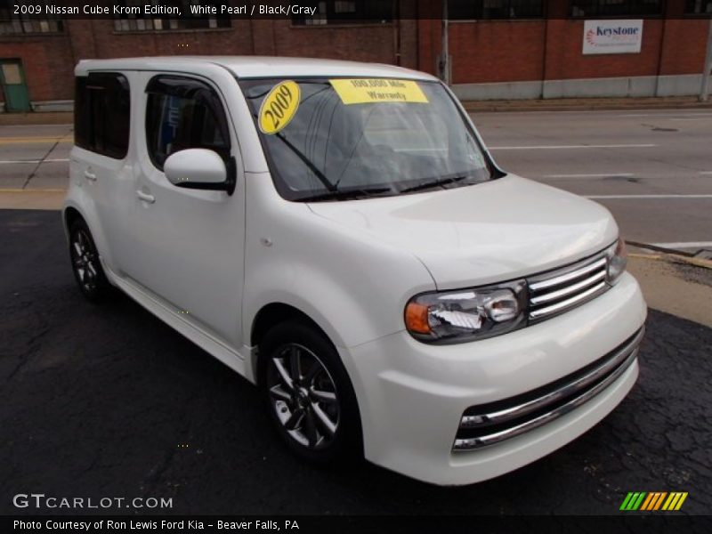 White Pearl / Black/Gray 2009 Nissan Cube Krom Edition