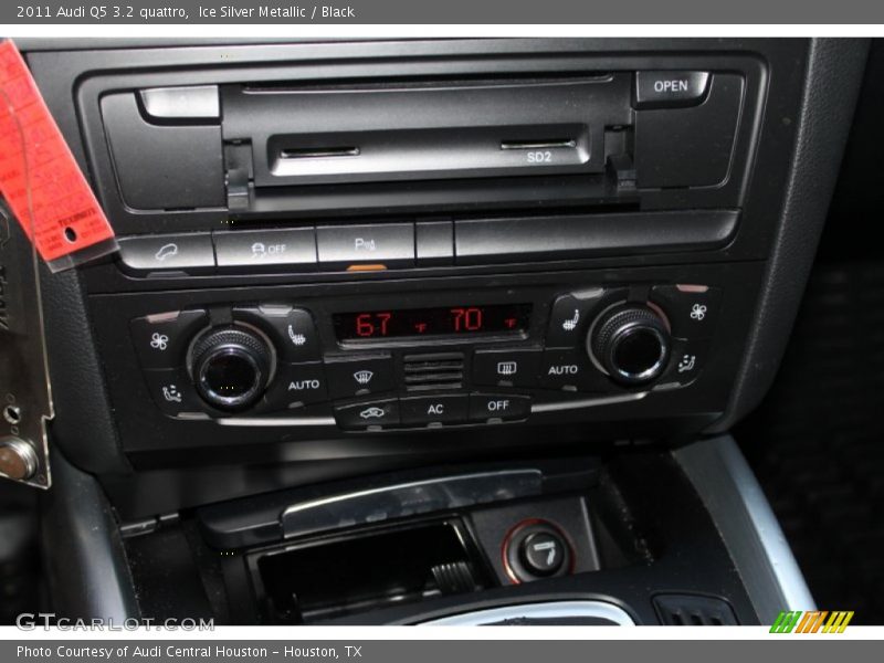 Ice Silver Metallic / Black 2011 Audi Q5 3.2 quattro