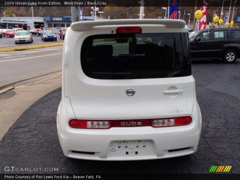 White Pearl / Black/Gray 2009 Nissan Cube Krom Edition