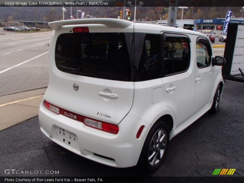 White Pearl / Black/Gray 2009 Nissan Cube Krom Edition