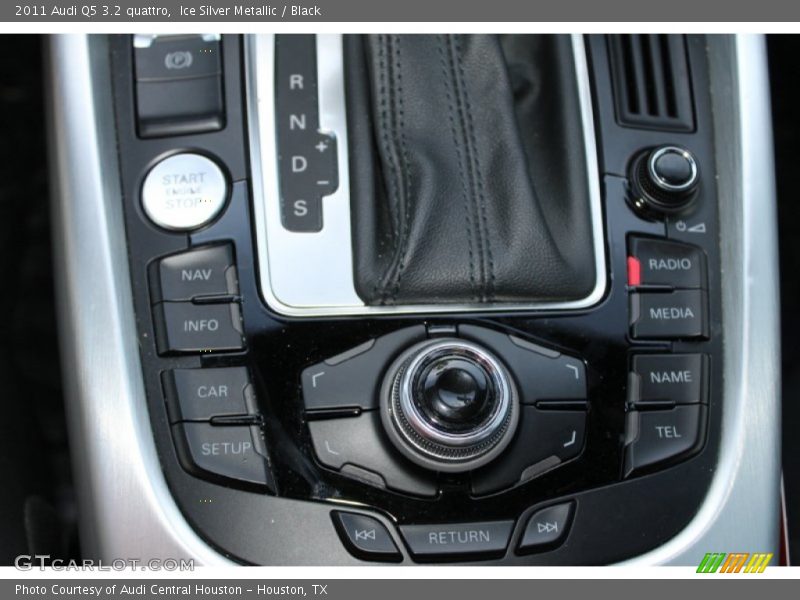 Ice Silver Metallic / Black 2011 Audi Q5 3.2 quattro