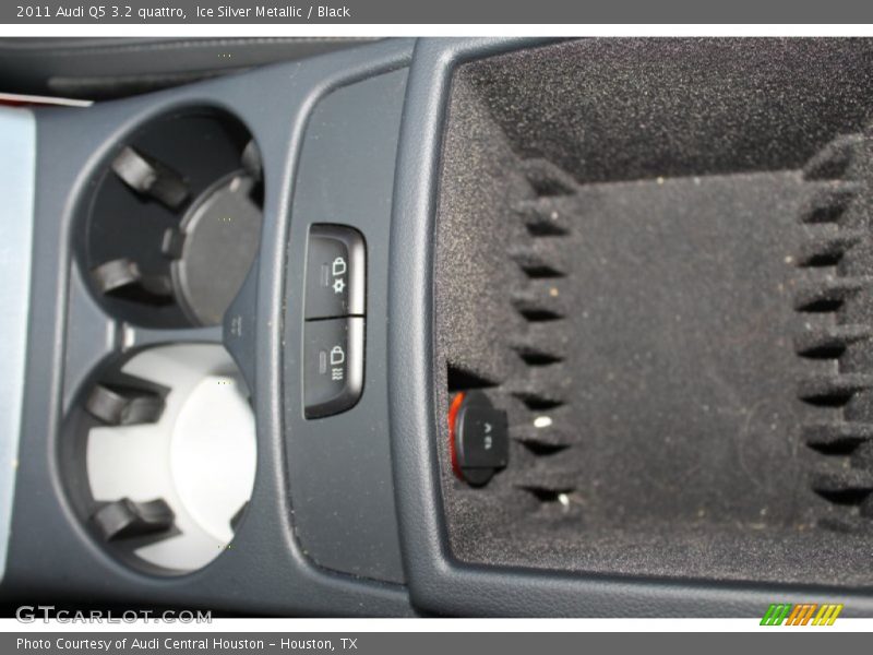 Ice Silver Metallic / Black 2011 Audi Q5 3.2 quattro