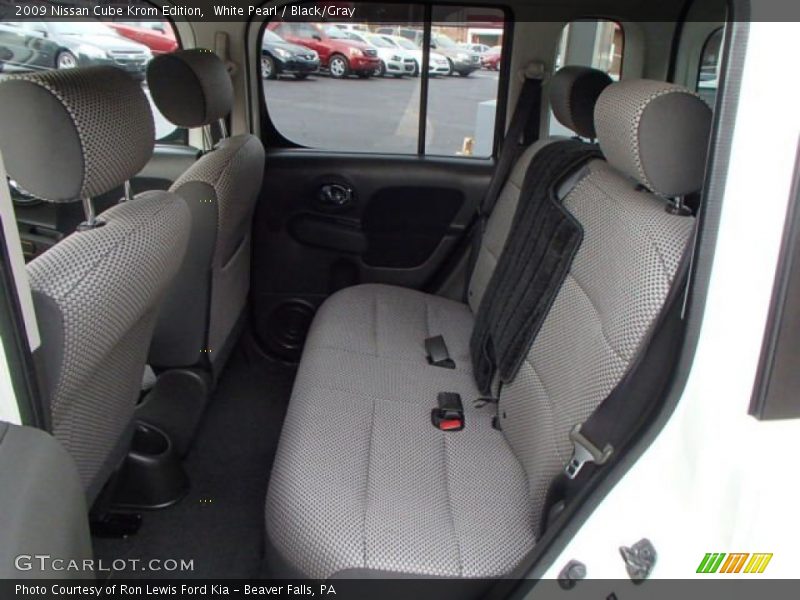 White Pearl / Black/Gray 2009 Nissan Cube Krom Edition
