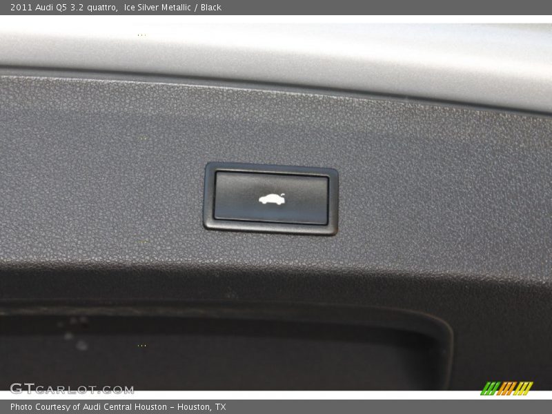 Ice Silver Metallic / Black 2011 Audi Q5 3.2 quattro