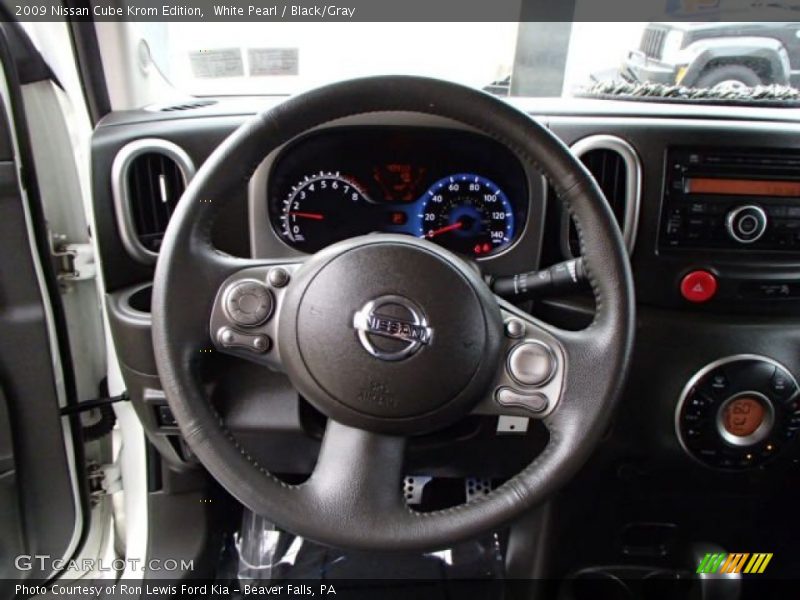 White Pearl / Black/Gray 2009 Nissan Cube Krom Edition