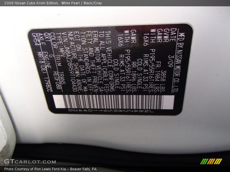 White Pearl / Black/Gray 2009 Nissan Cube Krom Edition