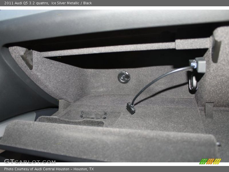 Ice Silver Metallic / Black 2011 Audi Q5 3.2 quattro