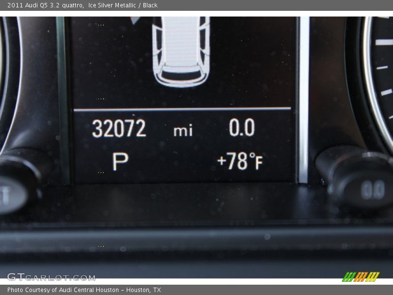 Ice Silver Metallic / Black 2011 Audi Q5 3.2 quattro