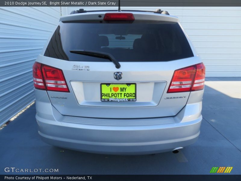 Bright Silver Metallic / Dark Slate Gray 2010 Dodge Journey SE