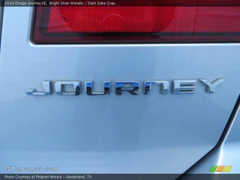 Bright Silver Metallic / Dark Slate Gray 2010 Dodge Journey SE