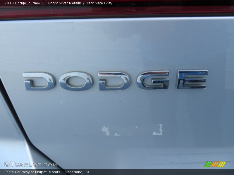 Bright Silver Metallic / Dark Slate Gray 2010 Dodge Journey SE