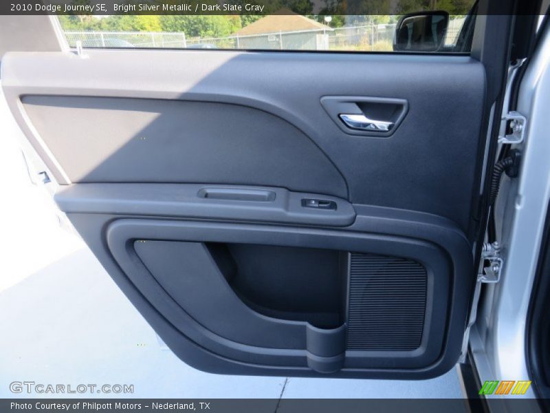 Bright Silver Metallic / Dark Slate Gray 2010 Dodge Journey SE