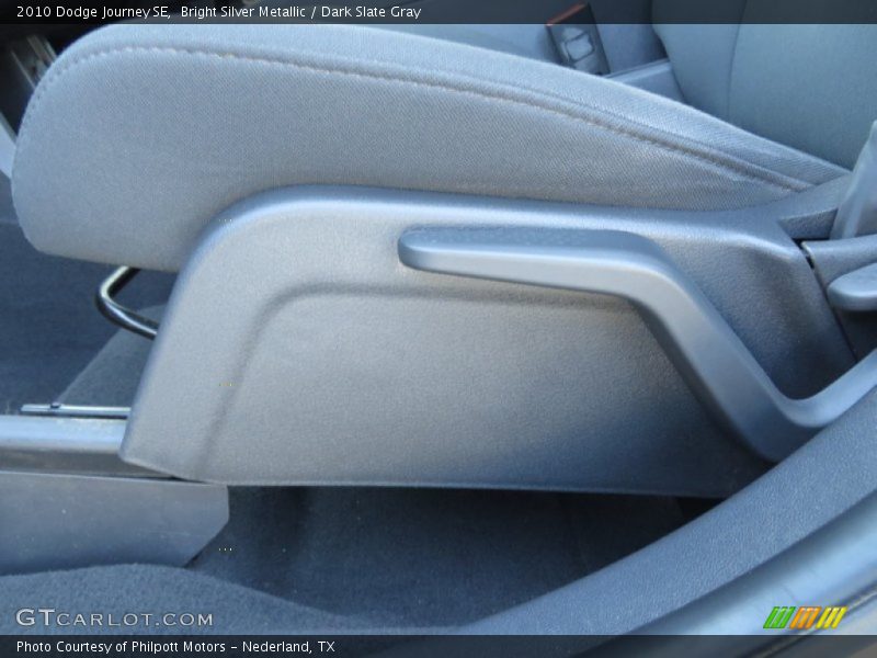 Bright Silver Metallic / Dark Slate Gray 2010 Dodge Journey SE