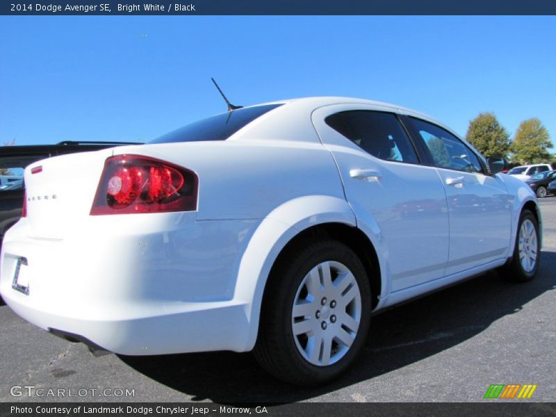 Bright White / Black 2014 Dodge Avenger SE