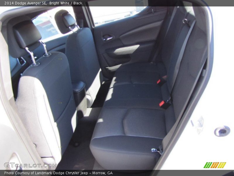 Bright White / Black 2014 Dodge Avenger SE