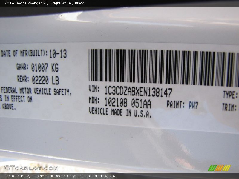 Bright White / Black 2014 Dodge Avenger SE