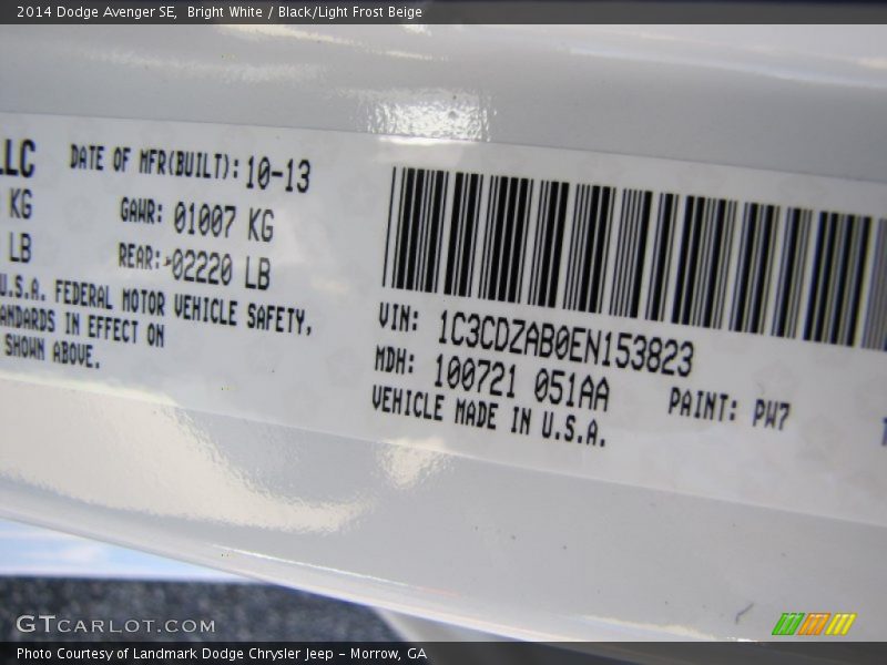 Bright White / Black/Light Frost Beige 2014 Dodge Avenger SE