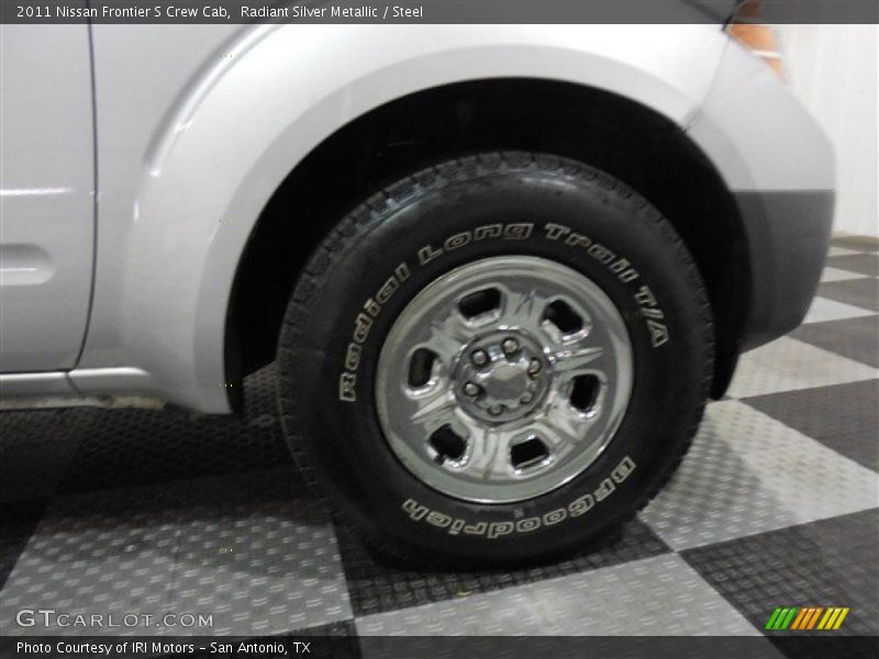 Radiant Silver Metallic / Steel 2011 Nissan Frontier S Crew Cab