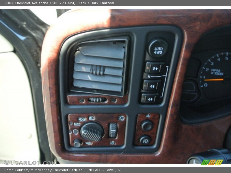 Black / Dark Charcoal 2004 Chevrolet Avalanche 1500 Z71 4x4