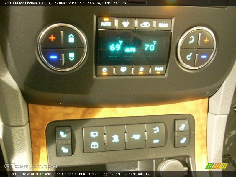 Quicksilver Metallic / Titanium/Dark Titanium 2010 Buick Enclave CXL