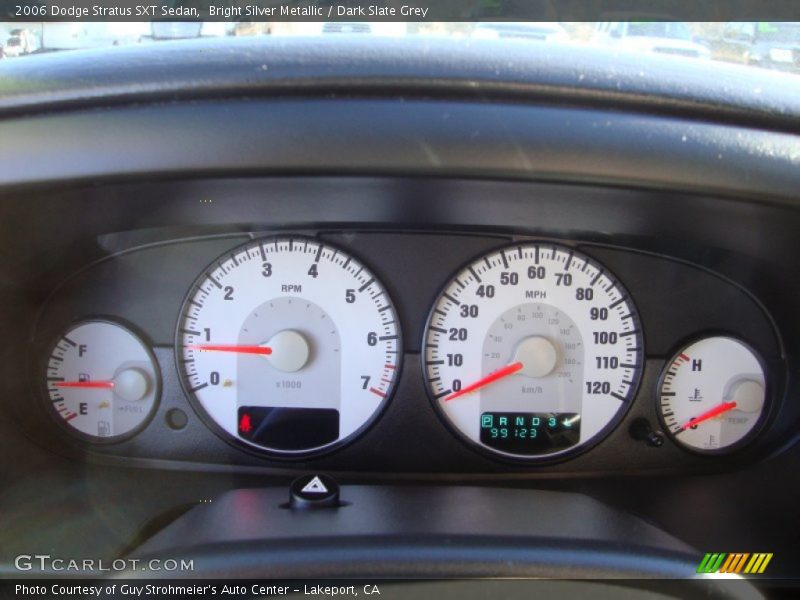 Bright Silver Metallic / Dark Slate Grey 2006 Dodge Stratus SXT Sedan