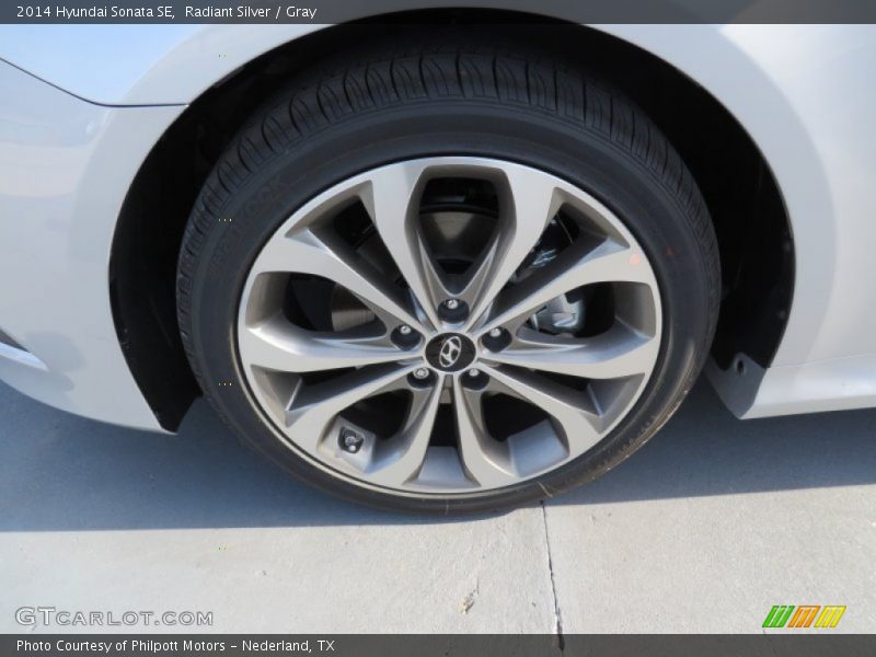 Radiant Silver / Gray 2014 Hyundai Sonata SE