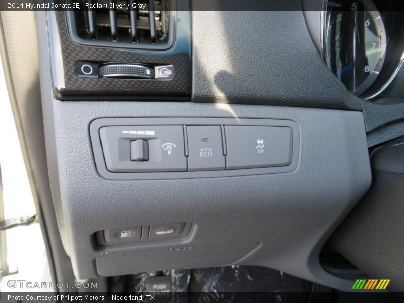 Radiant Silver / Gray 2014 Hyundai Sonata SE