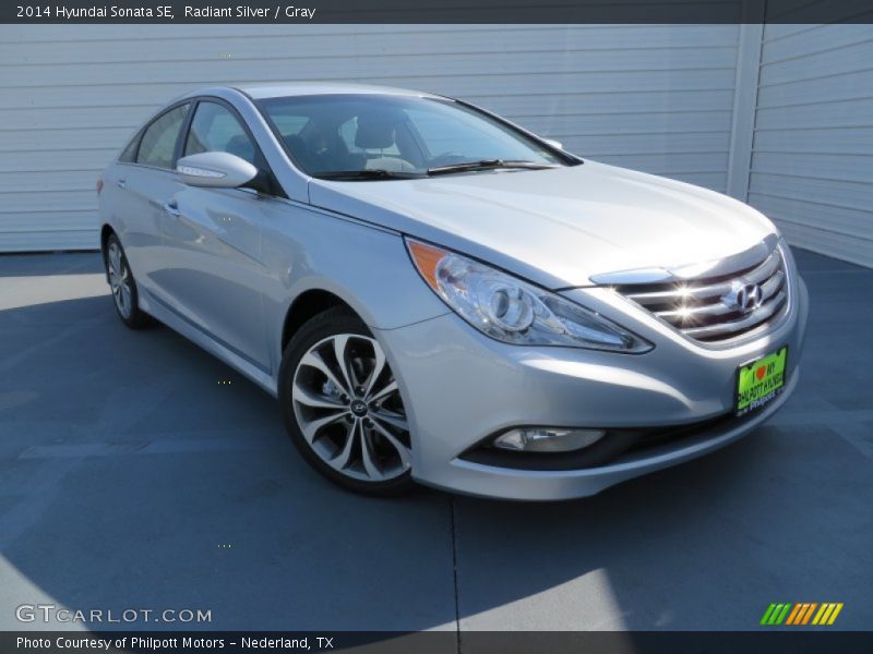 Radiant Silver / Gray 2014 Hyundai Sonata SE