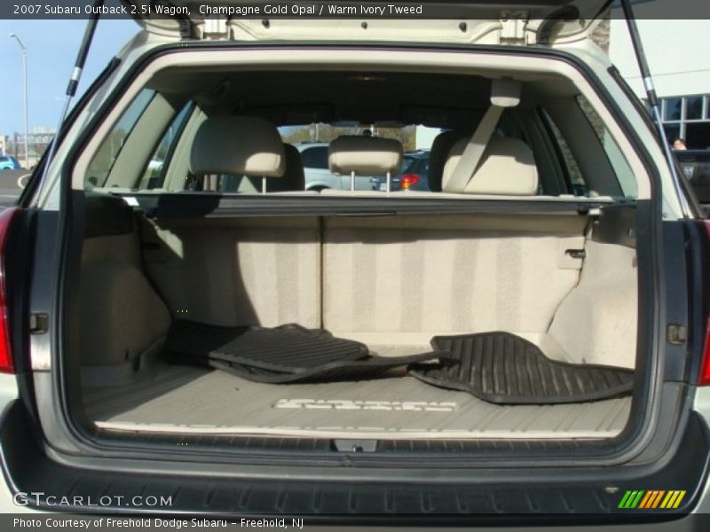 Champagne Gold Opal / Warm Ivory Tweed 2007 Subaru Outback 2.5i Wagon