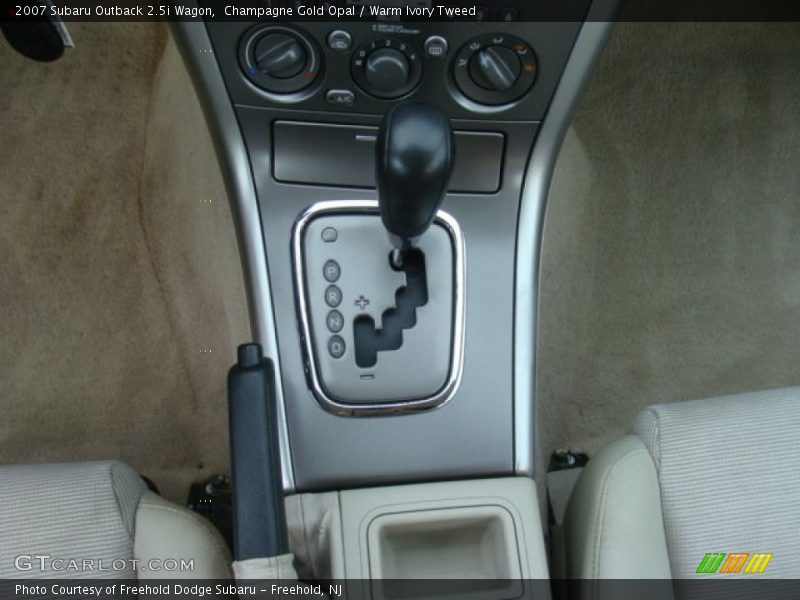Champagne Gold Opal / Warm Ivory Tweed 2007 Subaru Outback 2.5i Wagon
