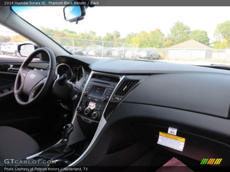 Phantom Black Metallic / Black 2014 Hyundai Sonata SE