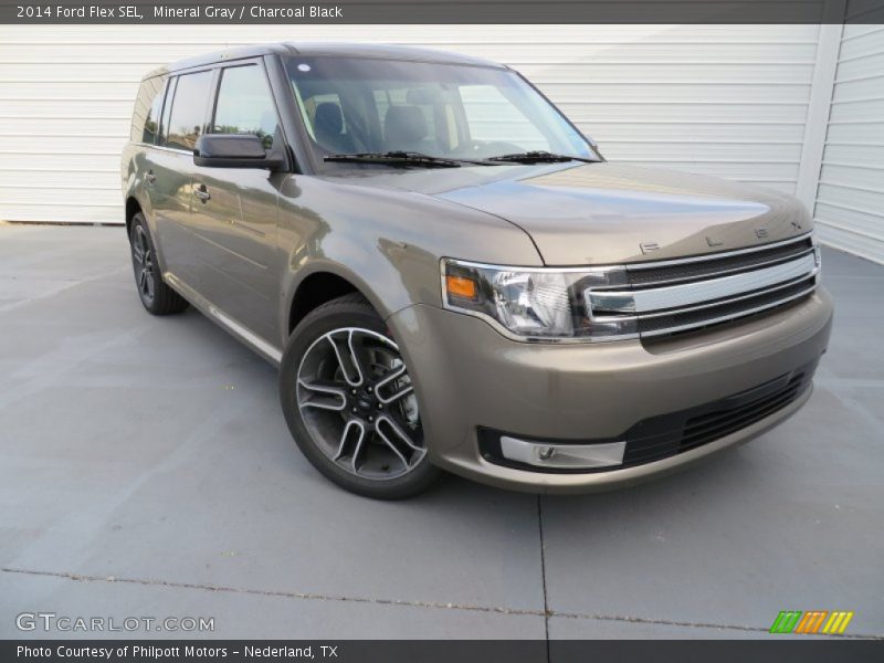 Front 3/4 View of 2014 Flex SEL