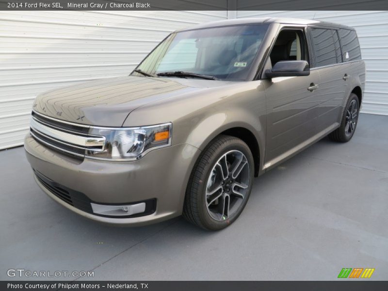 Front 3/4 View of 2014 Flex SEL