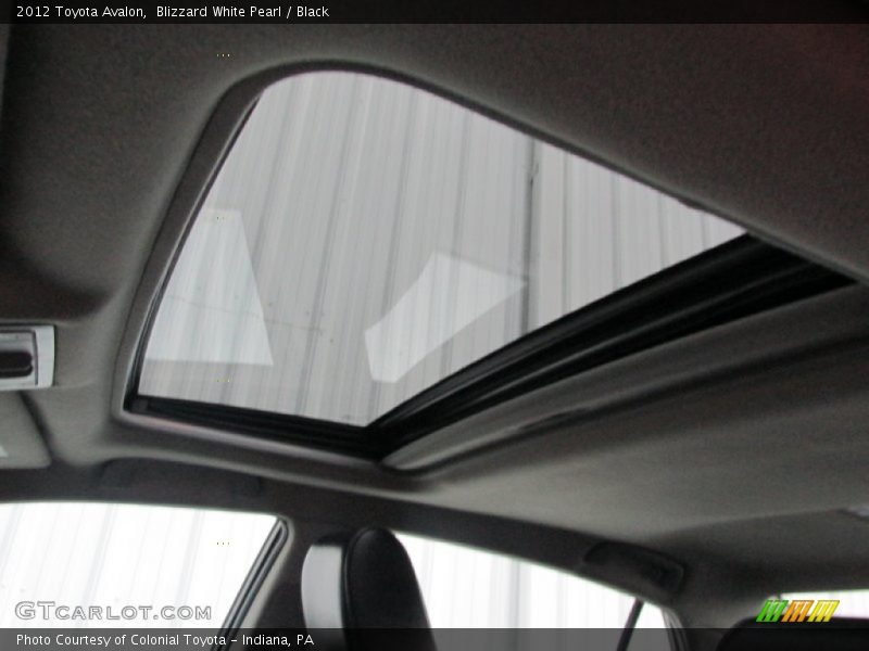 Blizzard White Pearl / Black 2012 Toyota Avalon