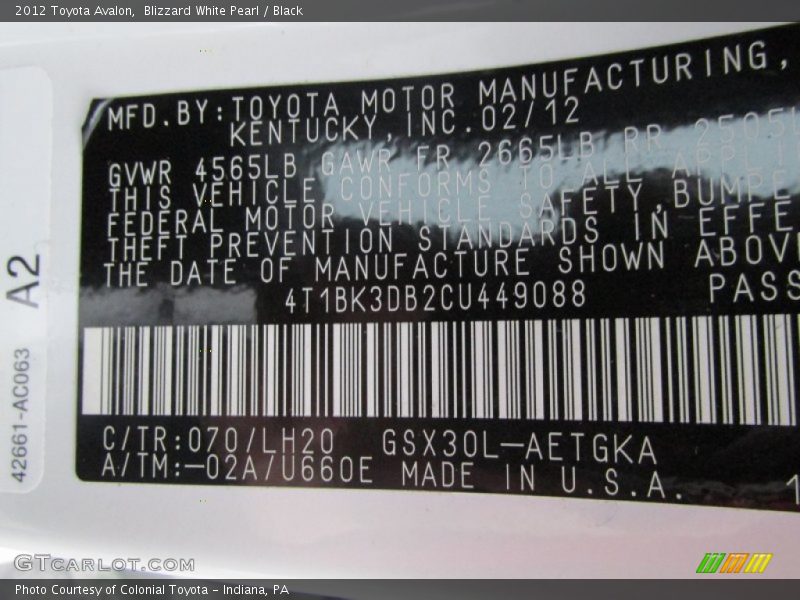 Blizzard White Pearl / Black 2012 Toyota Avalon