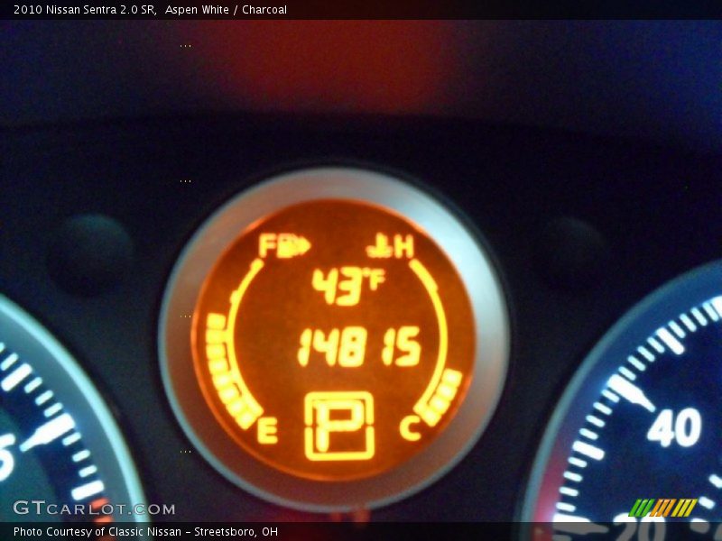 Aspen White / Charcoal 2010 Nissan Sentra 2.0 SR