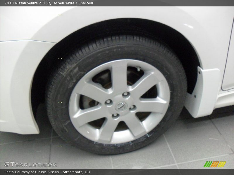 Aspen White / Charcoal 2010 Nissan Sentra 2.0 SR