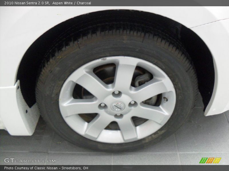 Aspen White / Charcoal 2010 Nissan Sentra 2.0 SR