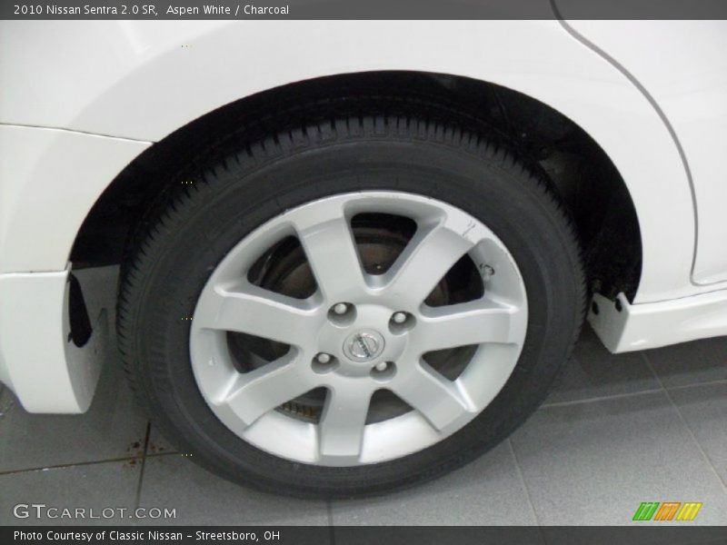 Aspen White / Charcoal 2010 Nissan Sentra 2.0 SR