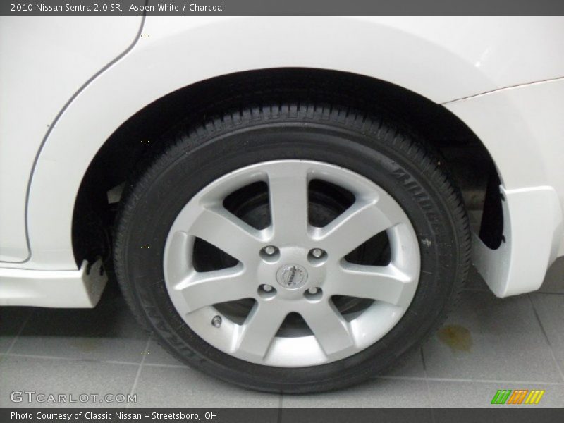Aspen White / Charcoal 2010 Nissan Sentra 2.0 SR