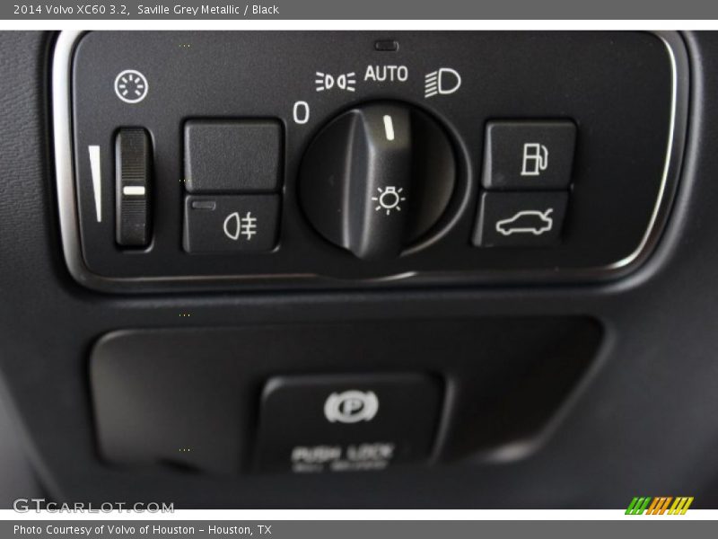 Saville Grey Metallic / Black 2014 Volvo XC60 3.2