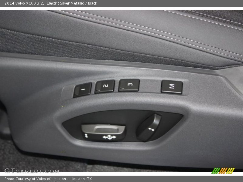 Electric Silver Metallic / Black 2014 Volvo XC60 3.2