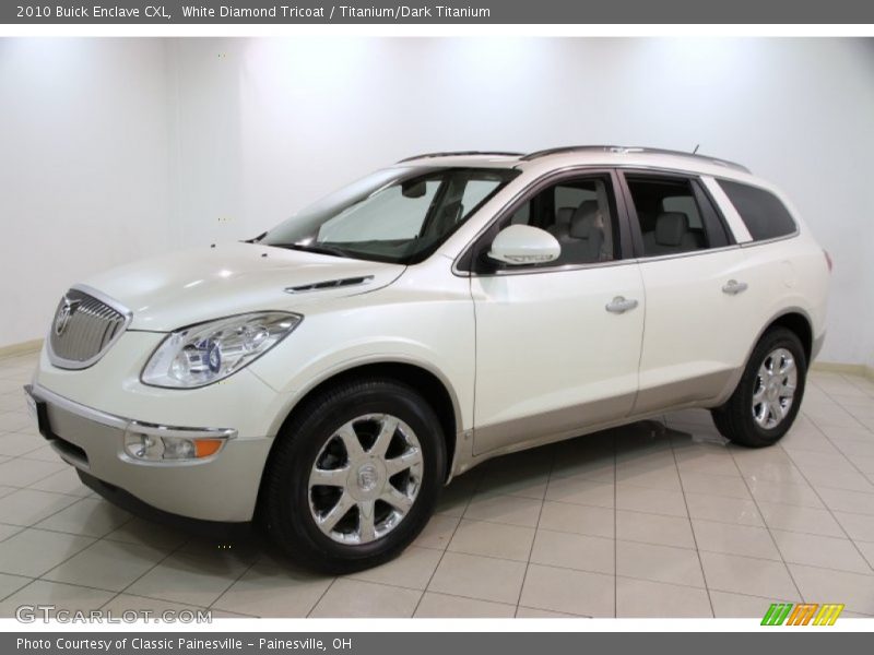 Front 3/4 View of 2010 Enclave CXL